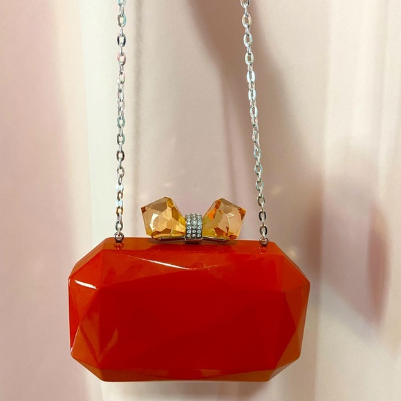 Very cute and stylish clutch with big bow crystal, only corner have scratch! - Picture 3 of 6